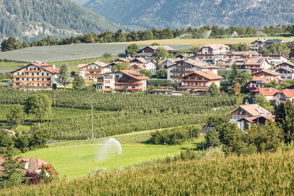 Tirolerhof Pension Natz-Schabs エクステリア 写真